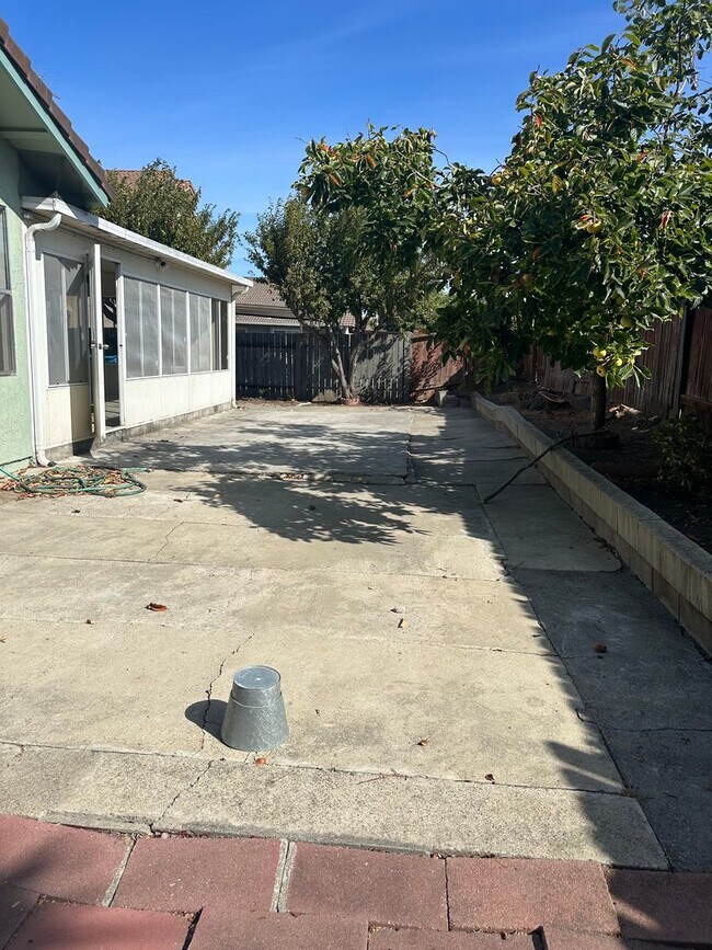 Building Photo - 3 Bedroom 2 Bath home in Vallejo