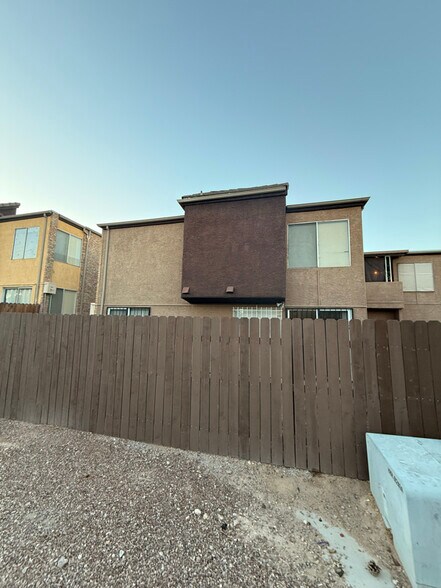 Building Photo - 1481 Living Desert Dr