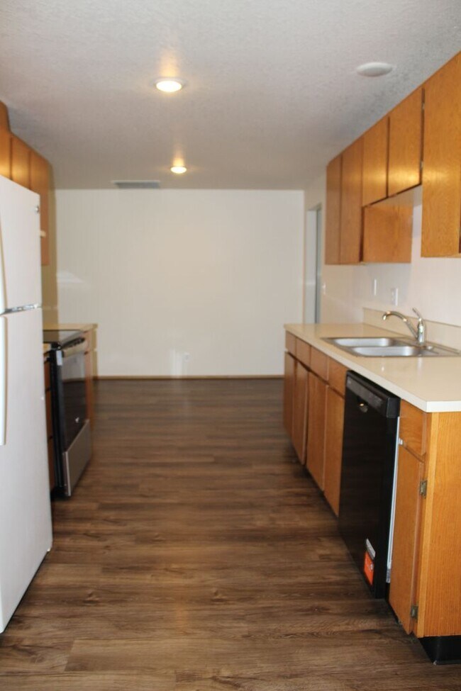 Building Photo - 1045 SW 178th Pl
