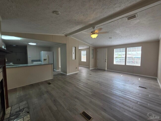 Building Photo - 8906 Figland Ave