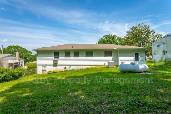 Building Photo - 186 Greens Lake Cir