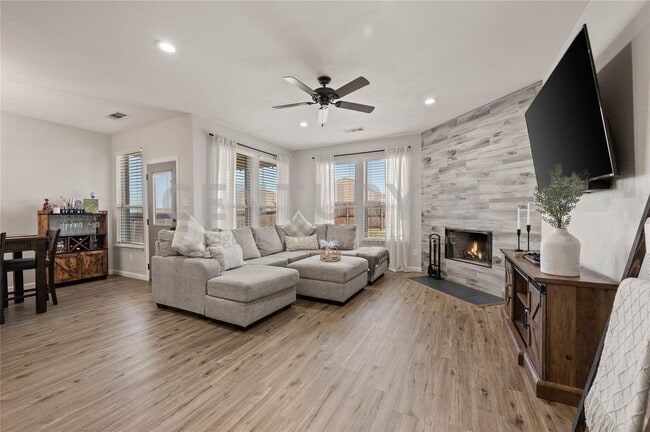 Building Photo - Well Maintained 4/2/2 in Great North Fort ...