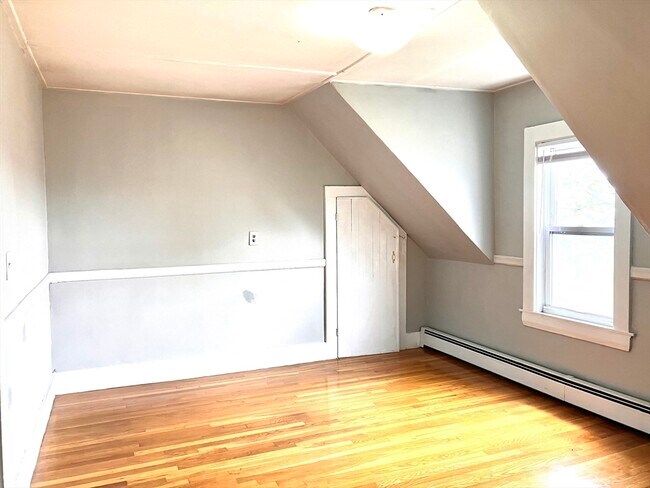Building Photo - 65 Kirtland St