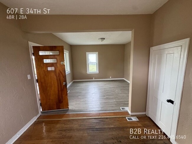 Building Photo - 607 E 34th St