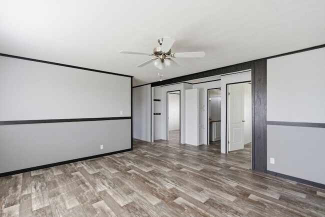 Building Photo - 303 Mesa Rdg