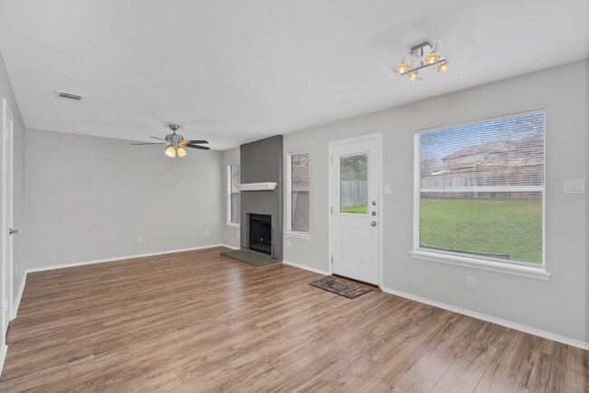 Building Photo - 911 Flatters Way