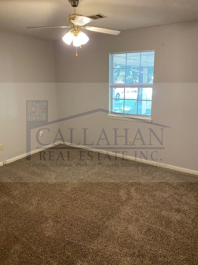 Building Photo - 8307 W Woodview Dr