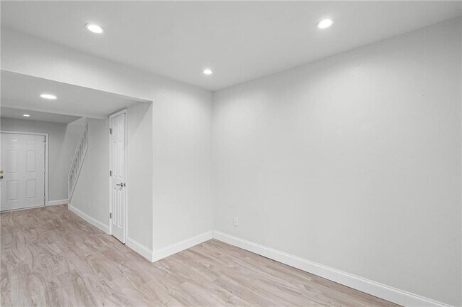 Building Photo - 1342 N Hampton Rd