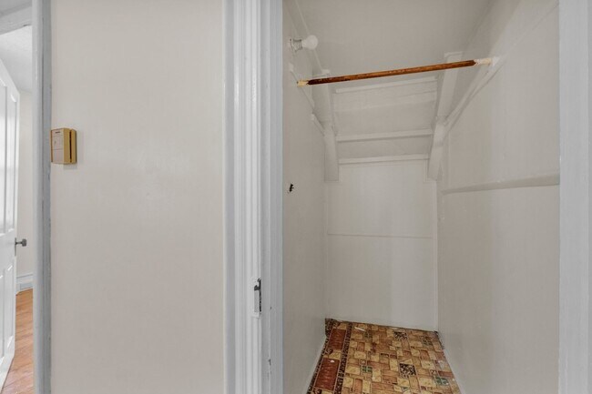 Building Photo - 523 N Ninth St