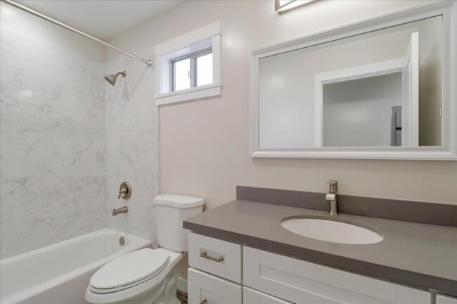 Building Photo - 683 Harbour Way