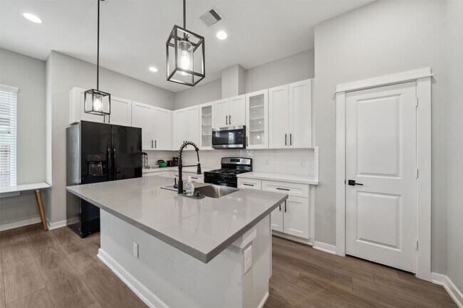 Building Photo - 8470 Berry Green Ln
