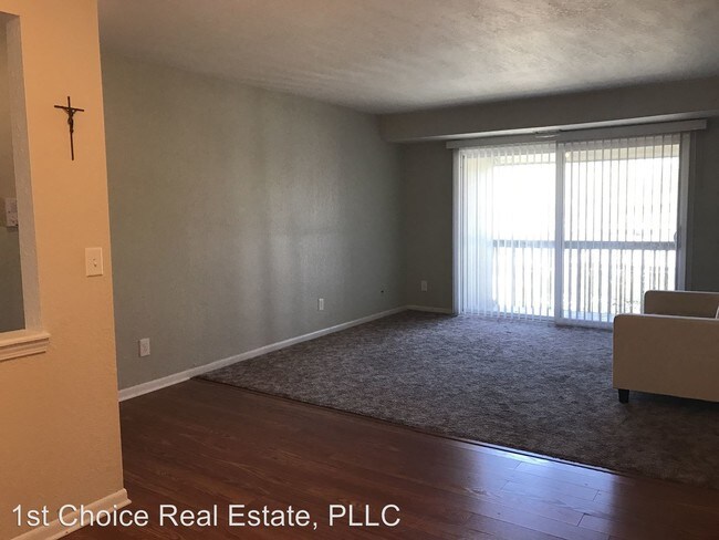 Building Photo - 1717 Maple Rdg