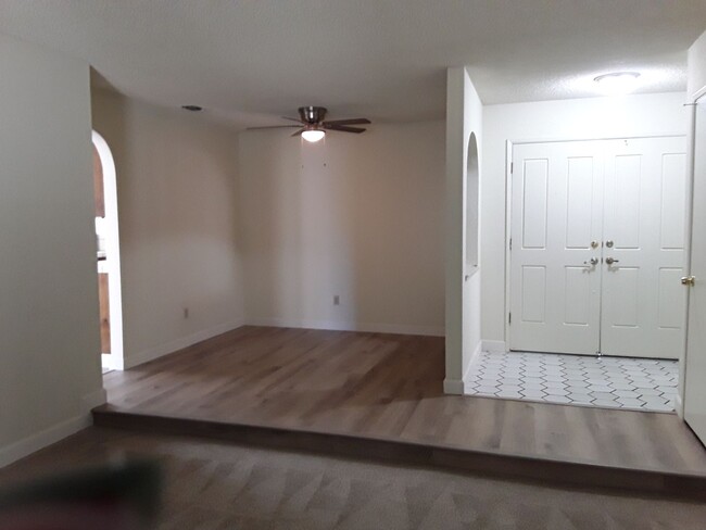 Building Photo - Citrus Heights 3 Bdrm, 2 bath - new carpet...