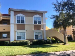 Building Photo - 2/2 condominium available January 1st 2026 for annual lease