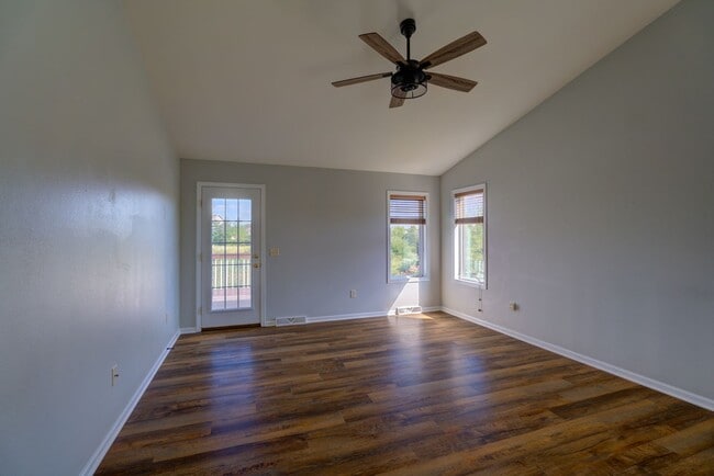 Building Photo - 2770 Sunflower Dr