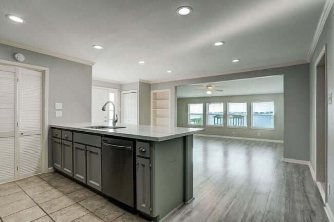 Building Photo - 9814 Airway Ln