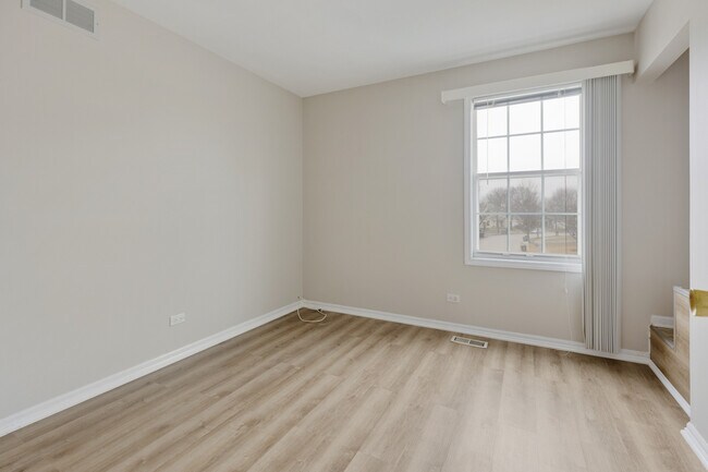 Building Photo - 3245 Gresham Ln E