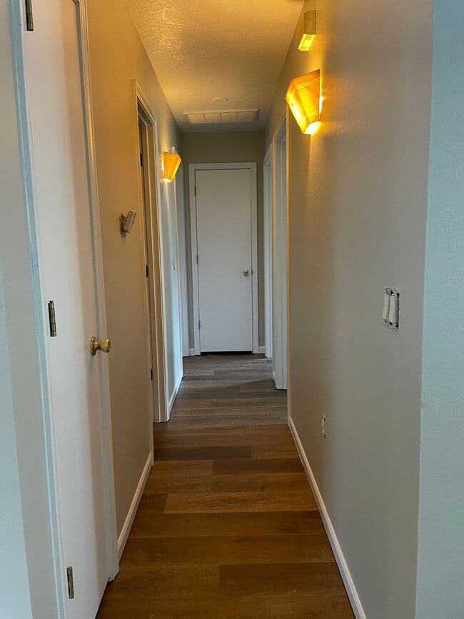 Building Photo - 3 Bed 2 Bath 2 Car Garage plus Bonus Room Available July 31, 2023