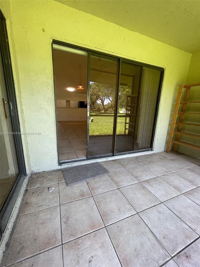Building Photo - 493 Hardwood Pl