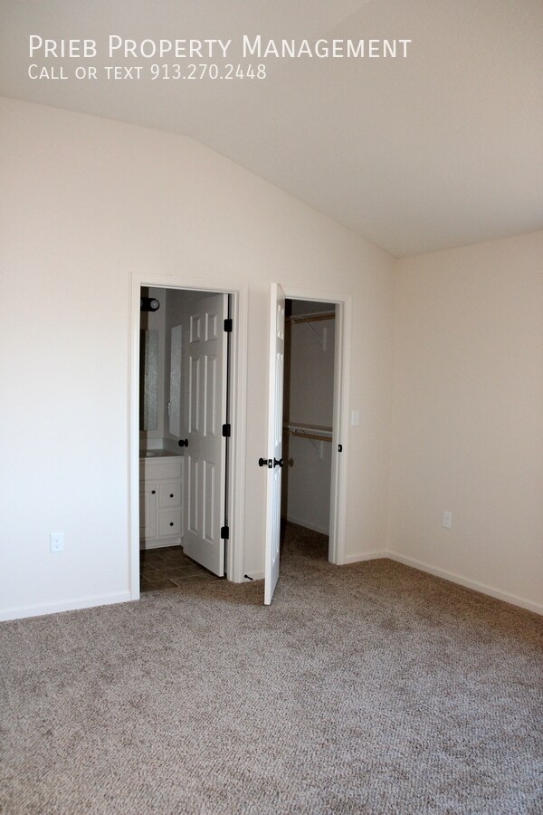 Building Photo - 21946 W 125th St