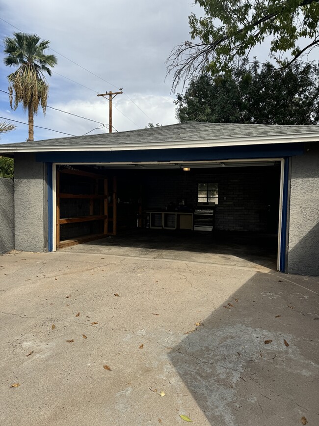 Building Photo - 6132 N 16th Dr