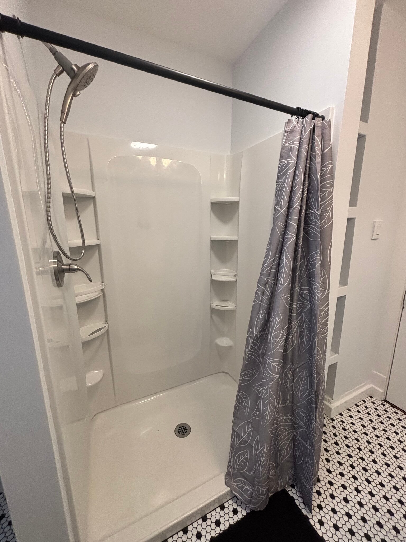 Building Photo - 640 Morris St