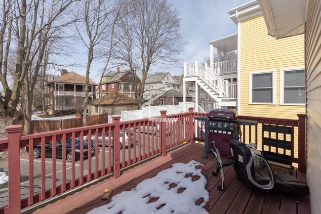 Building Photo - Brighton 3 Bedroom Available 9/1