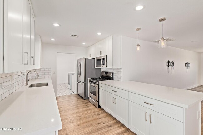 Building Photo - 1809 E Concorda Dr