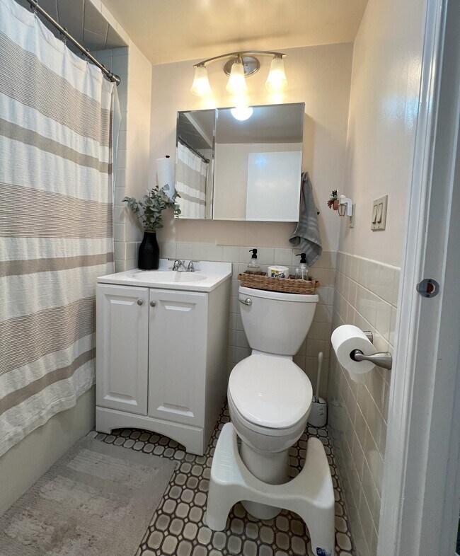 Building Photo - 1145 Boylston St