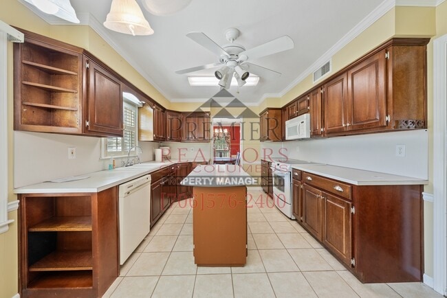 Building Photo - 2335 Nottingham Dr