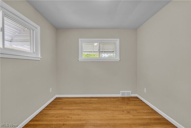 Building Photo - 29210 Green Dr