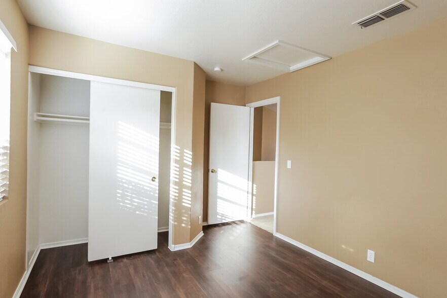 Building Photo - 2030 N 87th Dr