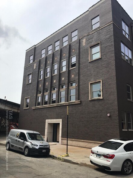 Building Photo - 932 W Dakin St