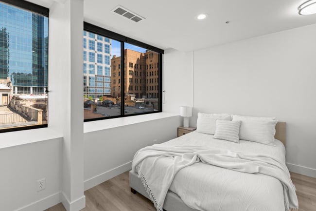 Building Photo - 48 W Broadway