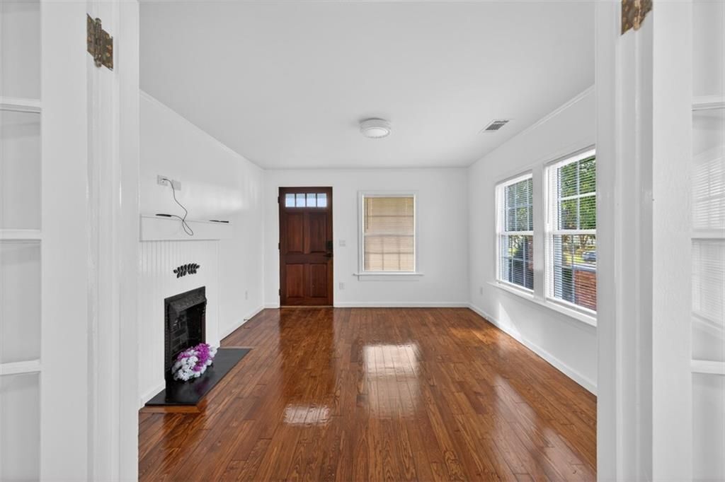 Building Photo - 240 E 5th Ave