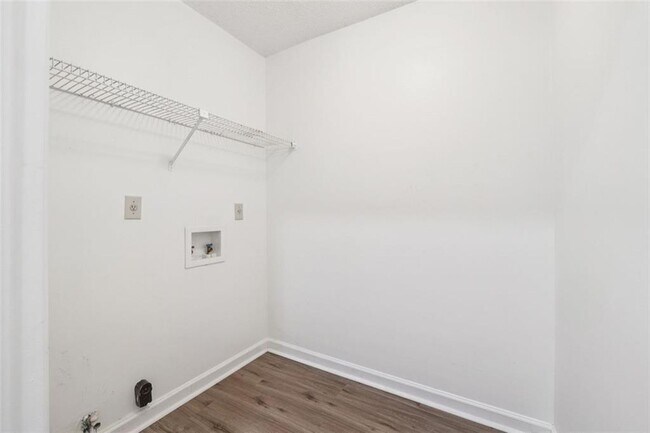 Building Photo - 5320 Kelleys Creek Dr