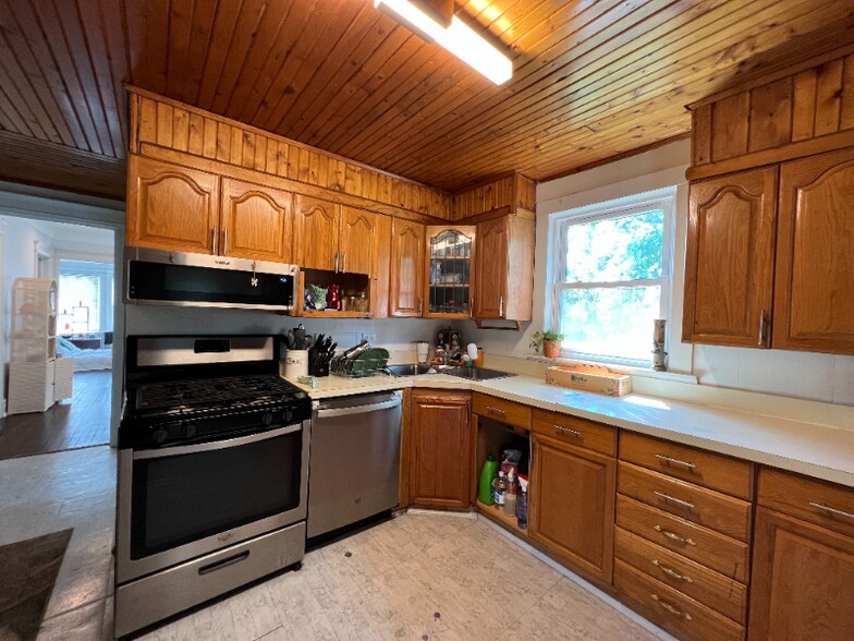 Building Photo - 1421 Fischer St