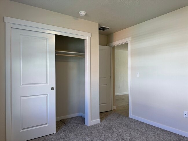 Building Photo - 7565 E Edison St