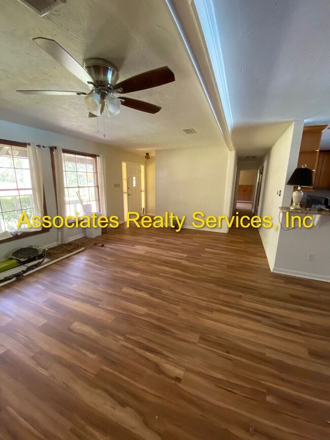 Building Photo - Huge home on acreage with Greenhouse and P...