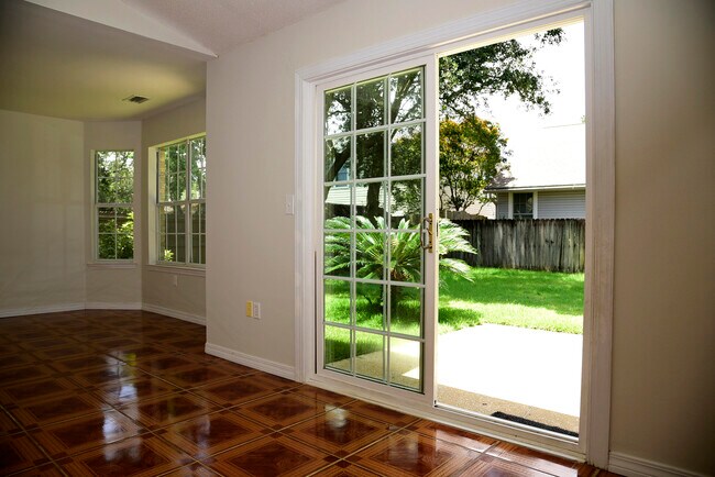 Building Photo - 311 Parkwood Pl