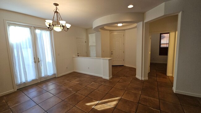 Building Photo - 5012 Crest Dr