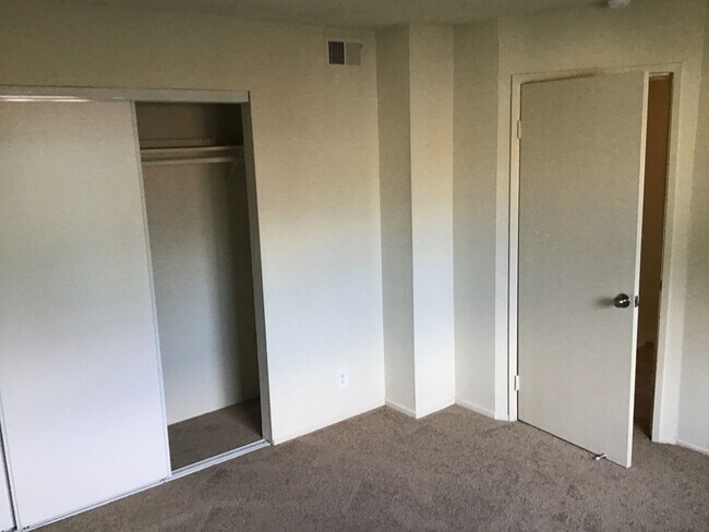 Building Photo - 7032 Fair Oaks Blvd