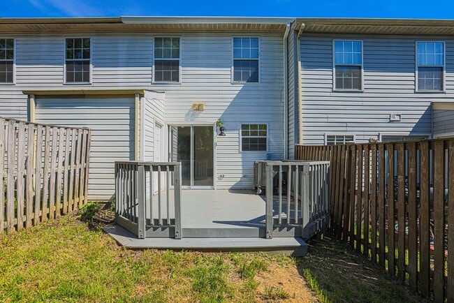 Building Photo - 70 Chelmsford Ct