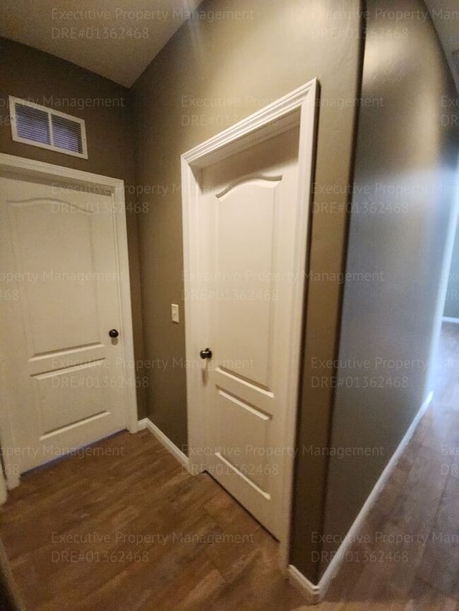 Building Photo - Charming 3 bedroom, 2 bathroom home locate...