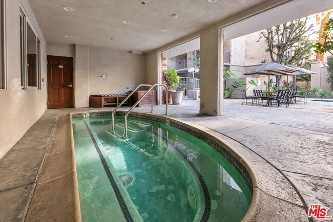 Building Photo - 1440 Veteran Ave