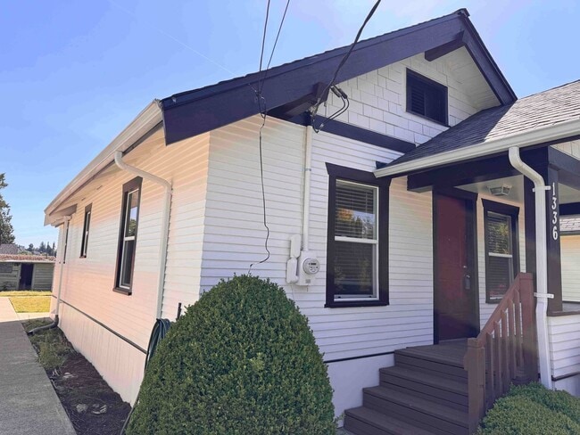 Building Photo - Bremerton Two Bedroom House for rent! Fully Fenced Yard, Available 06/10!