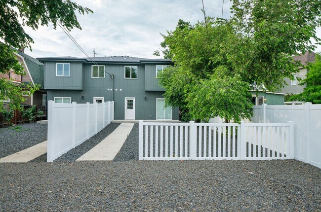 Building Photo - 1113 W Sinto Ave