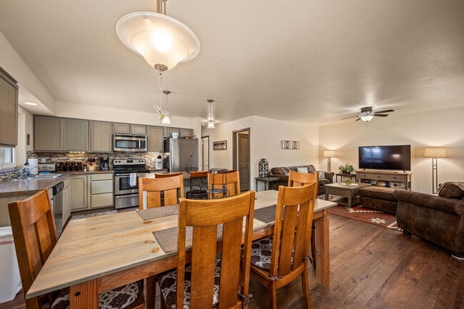 Building Photo - 623 W Florida Cir