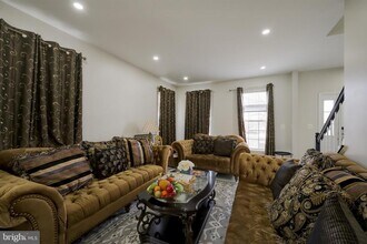 Building Photo - 601 Crossover Ct