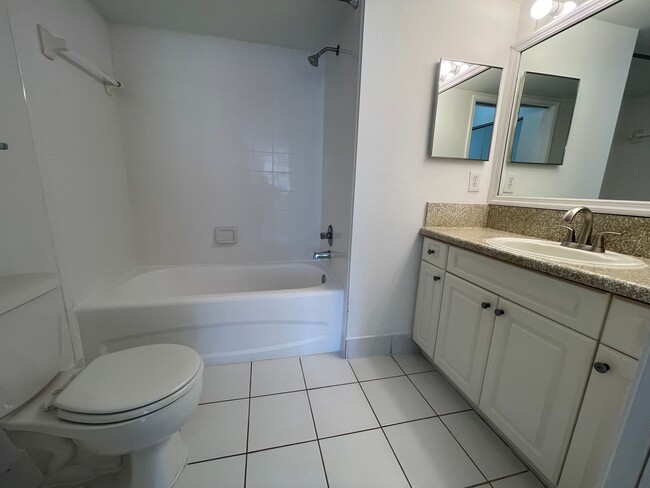 Building Photo - ANNUAL RENTAL - 1ST FLOOR 3 BED / 2 BATH C...